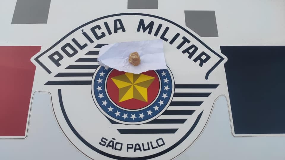 ROCAM DE ANDRADINA APREENDE MENOR COM CRACK NO BAIRRO BELA VISTA