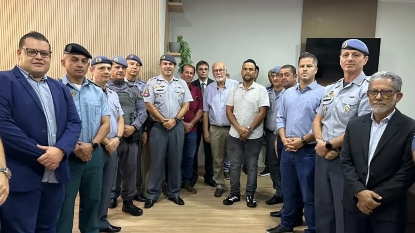 Prefeito e Presidente da Câmara de Castilho participam da solenidade dos 40 anos do 28º BPM/I