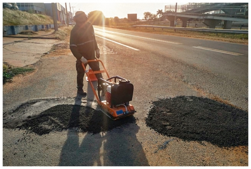 Novo Governo de Andradina Operação Tapa-Buracos no bairro Vila Mineira