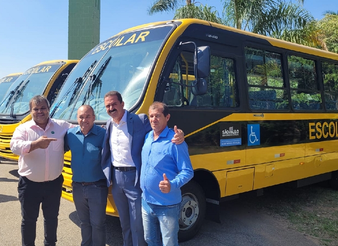 Prefeito Cristiano conquista mais um ônibus para o transporte escolar de Murutinga do Sul