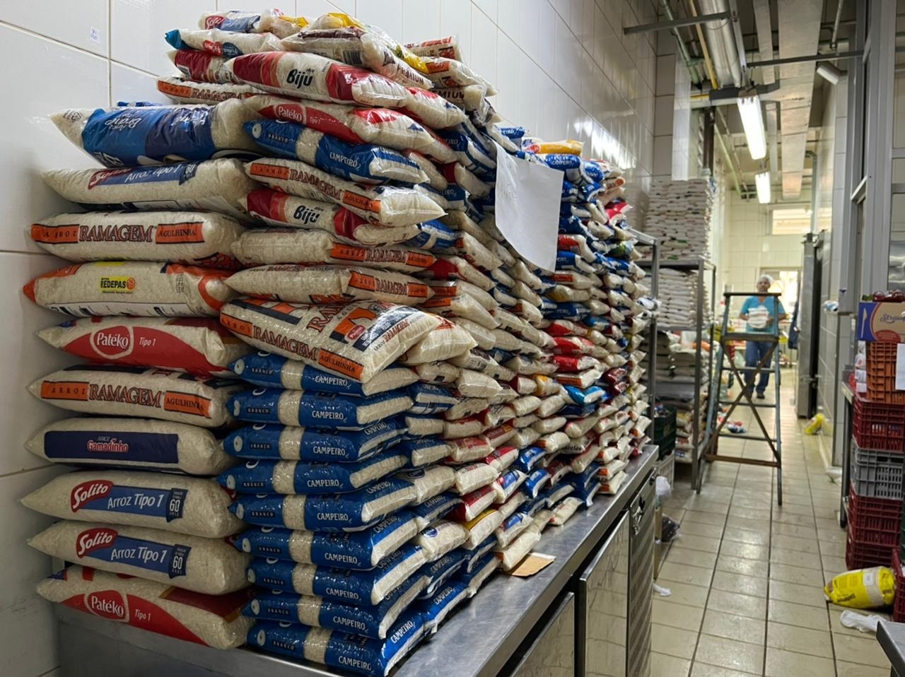 SANTA CASA DE ARAÇATUBA RECEBE QUASE 7 TONELADAS DE ALIMENTOS ARRECADADOS EM RODEIO