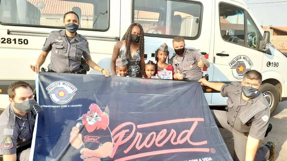 1º CIA DE ANDRADINA POLÍCIA MILITAR E PROERD PROMOVEM DOAÇÃO DE BRINQUEDOS NO DIA DAS CRIANÇAS