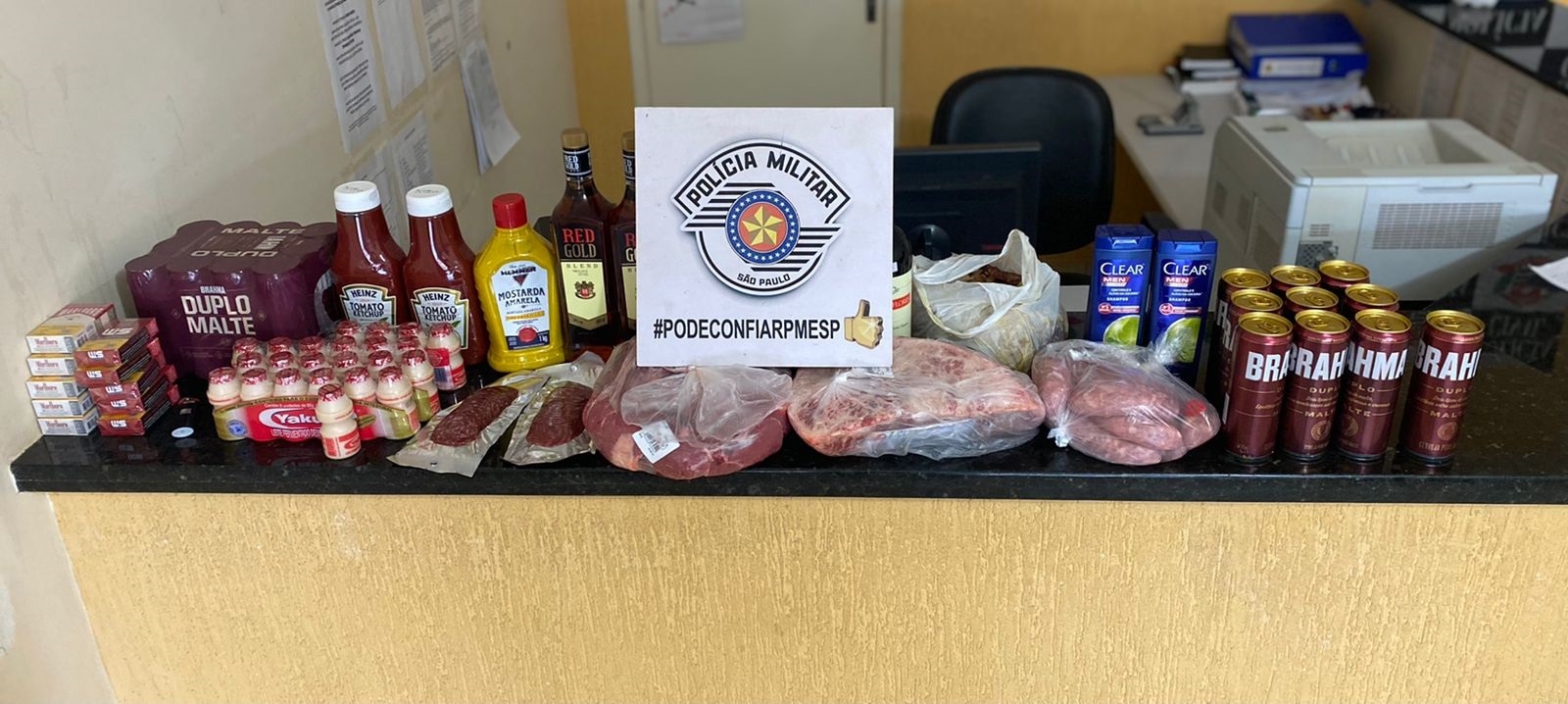 Quatro pessoas são presas pela PM por tráfico de drogas e furto de cartão de crédito em Guararapes