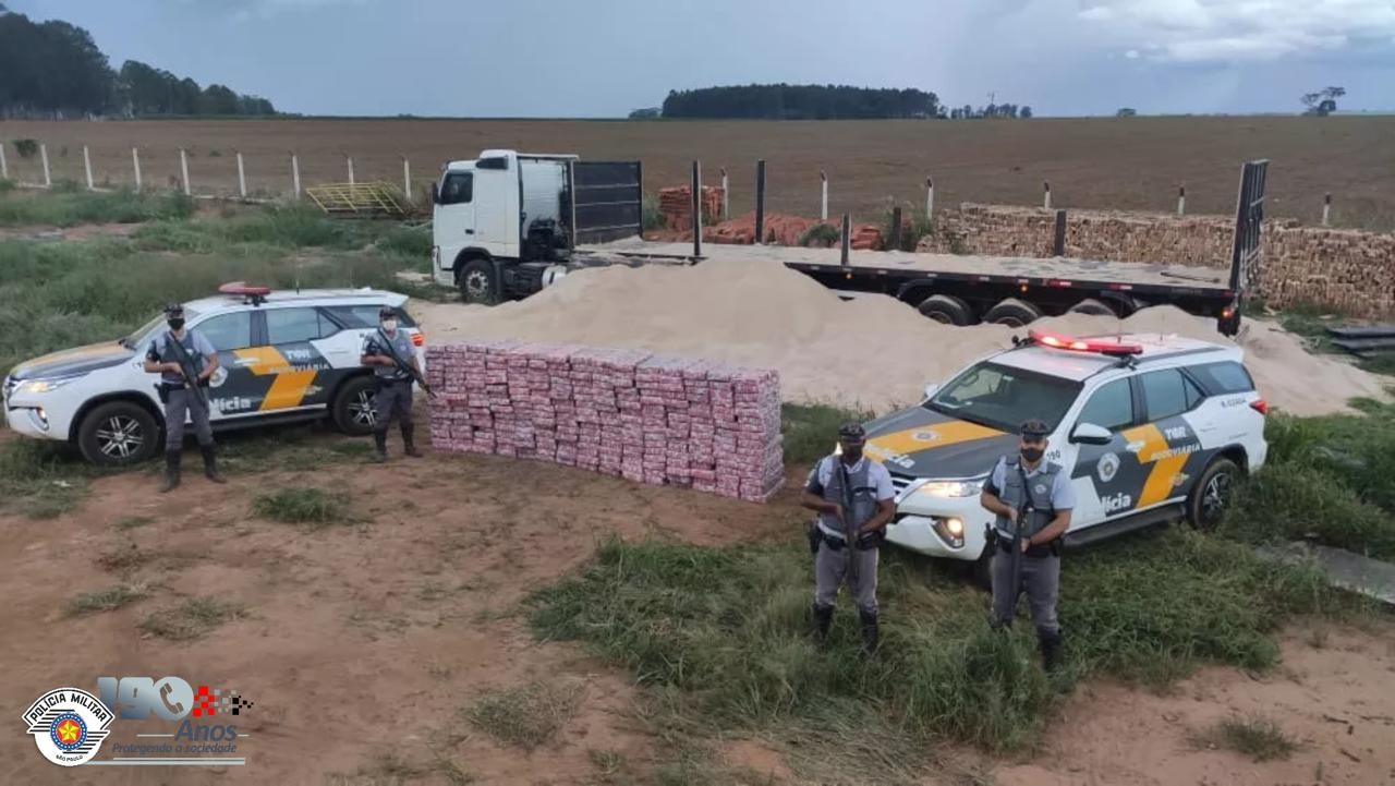 DESTAQUE: TOR APREENDE 2,7 TONELADAS DE MACONHA NA SP 463