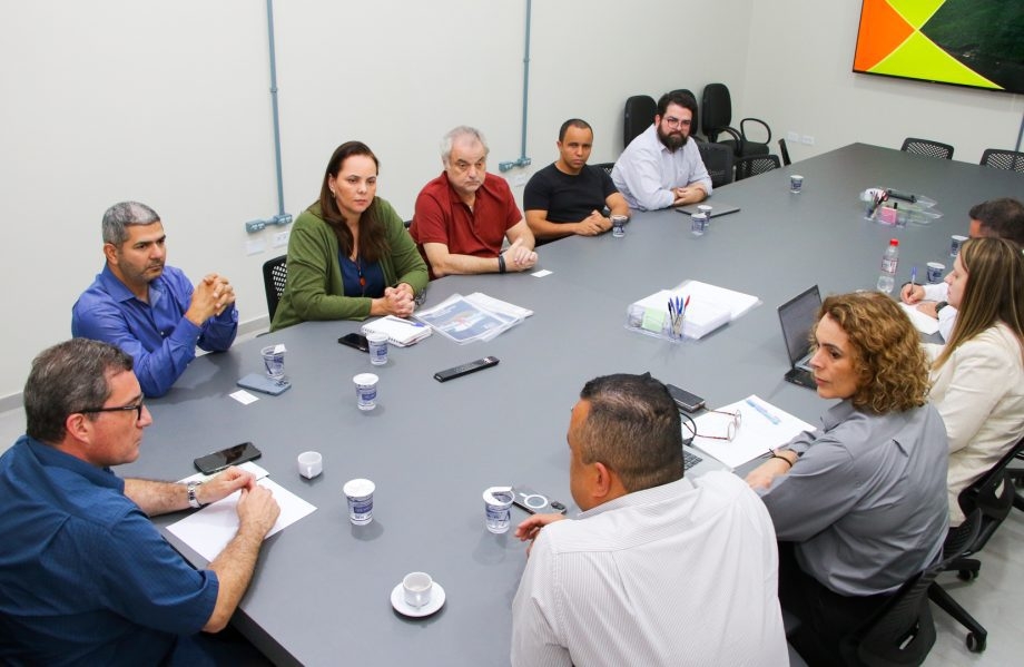 Prefeito de Três Lagoas recebe representantes da empresa Arauco para discutir investimentos no município