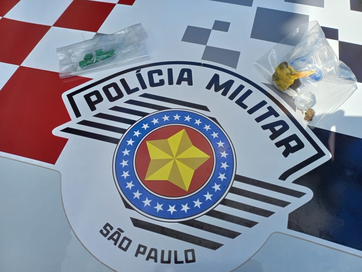 POLÍCIA MILITAR LOCALIZA E PRENDE INDIVÍDUO POR TRÁFICO DE DROGAS EM TUPI PAULISTA