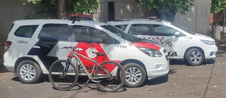 POLÍCIA MILITAR LOCALIZA AUTOR DO FURTO E RECEPTAÇÃO DE UMA BICICLETA EM TUPI PAULISTA,  RECUPERA RÉS FURTIVA E ESCLARECE FURTO EM TUPI PAULISTA