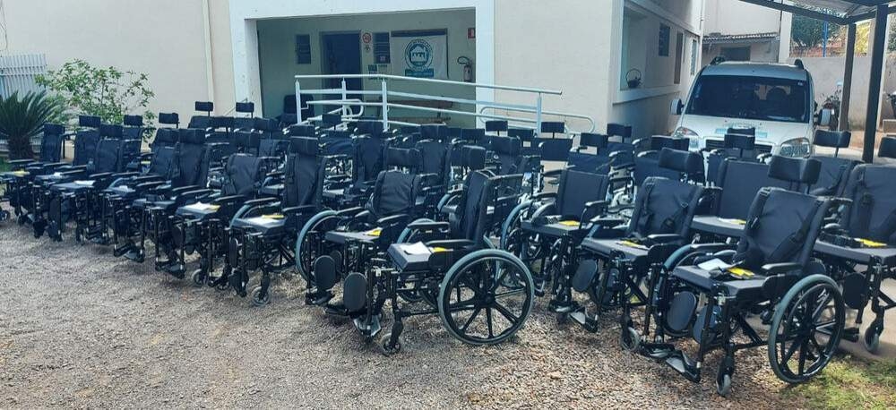 Ritinha Prates entrega 62 cadeiras de rodas para asilo de Andradina