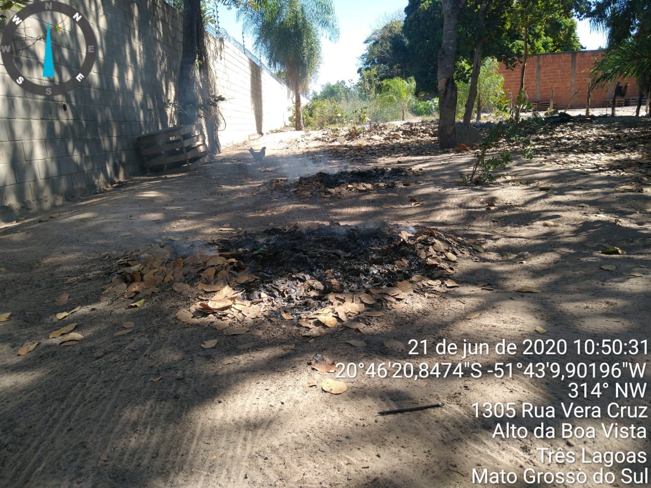 Polícia Militar Ambiental de Três Lagoas autua infrator em R$ 5 mil por incendiar resíduos em terreno baldio, perturbando toda à vizinhança pela fumaça