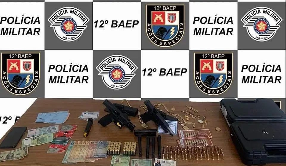 BAEP de Araçatuba captura foragido da justiça da Bahia com pistolas, munições, documento falso e dinheiro em dólares, euros, guarani e reais