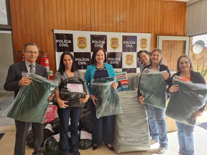 POLÍCIA CIVIL ENTREGA COBERTORES NOVOS AO FUNDO SOCIAL DE SOLIDARIEDADE DE PRESIDENTE PRUDENTE