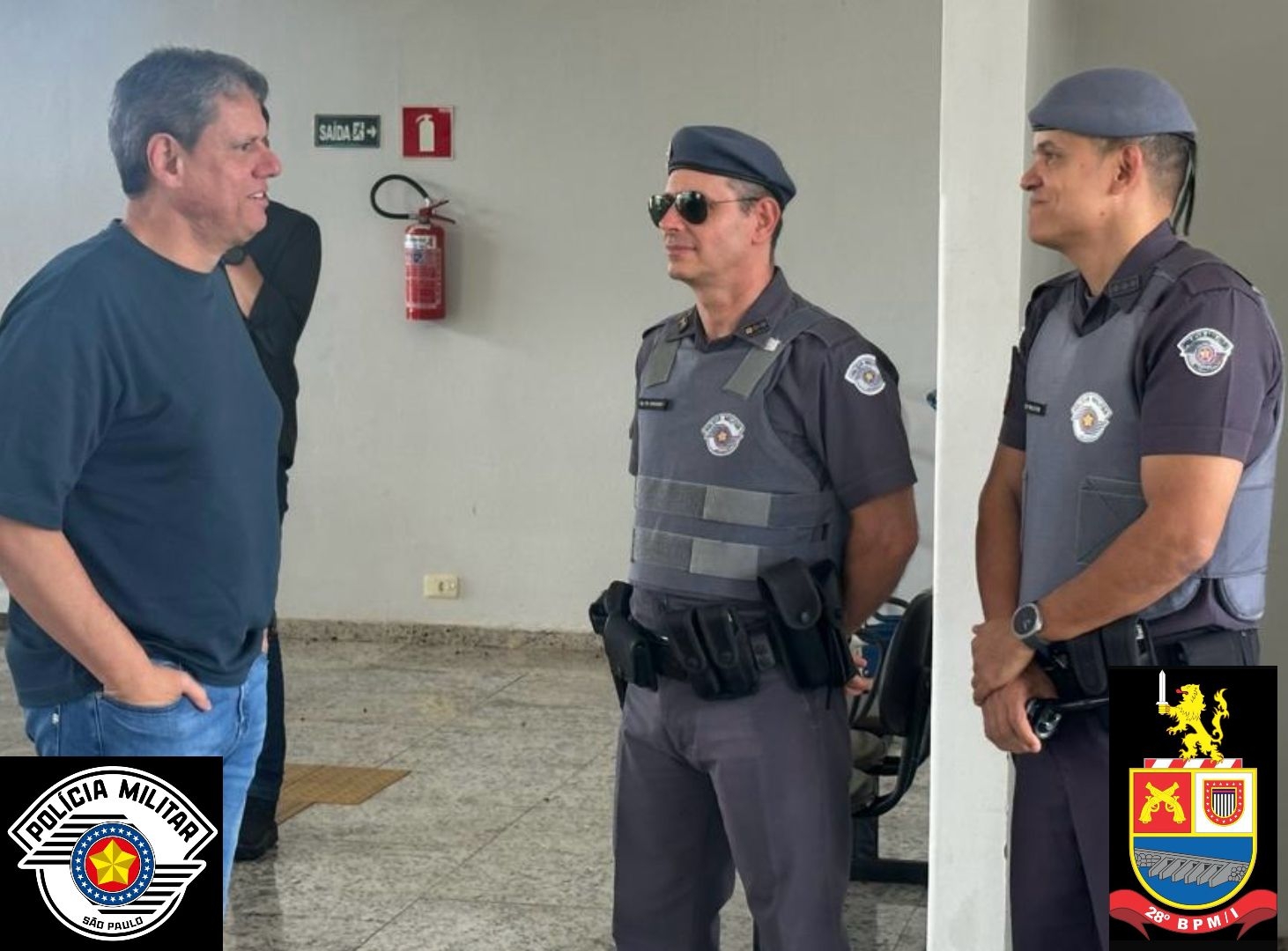 Governador Tarcísio de Freitas é recepcionado pelo comandante do 28º BPM/I em Andradina