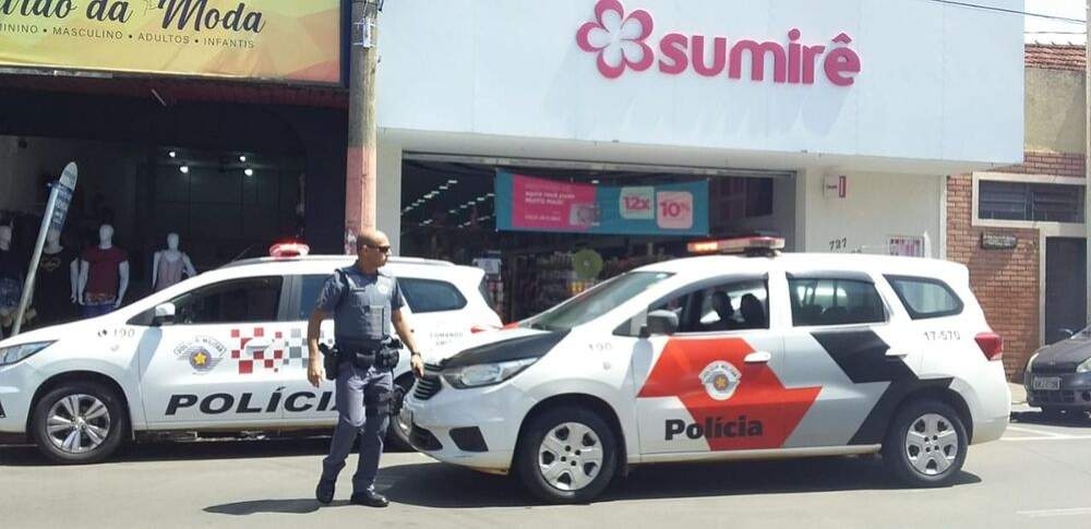Rádio Patrulha prende jovem por furtar loja de cosméticos no centro de Andradina