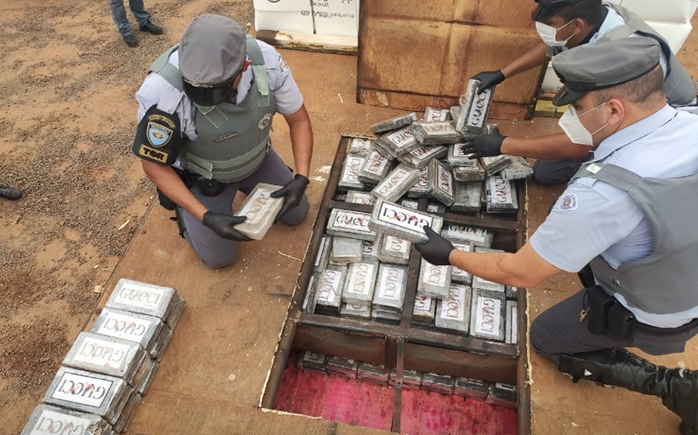 EM GUARAÇAÍ POLÍCIA RODOVIÁRIA APREENDE 251 KG DE COCAÍNA EM FUNDO FALSO DE CAMINHÃO