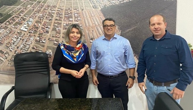 Prefeita de Água Clara abre as portas para implantação de viveiro que pode empregar 200 pessoas