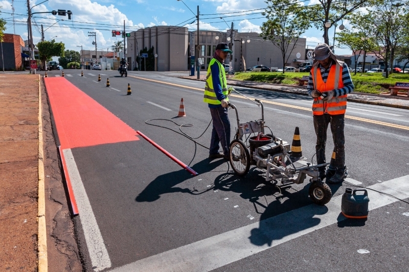Em Andradina começa a pintura da ciclofaixa da Avenida Guanabara