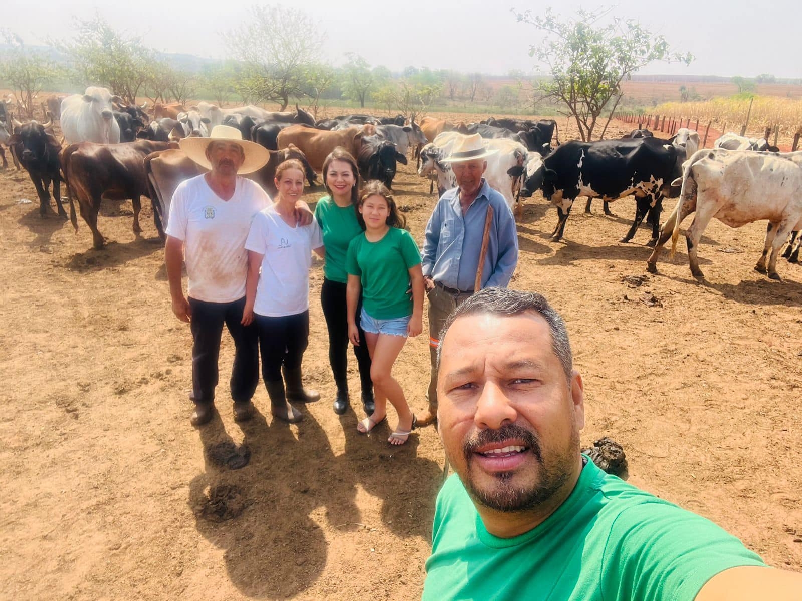 PREFEITO DE SUD MENNUCCI VISITA PRODUTORES RURAIS PARA CONHECER DE PERTO SEUS PROBLEMAS E ANSEIOS