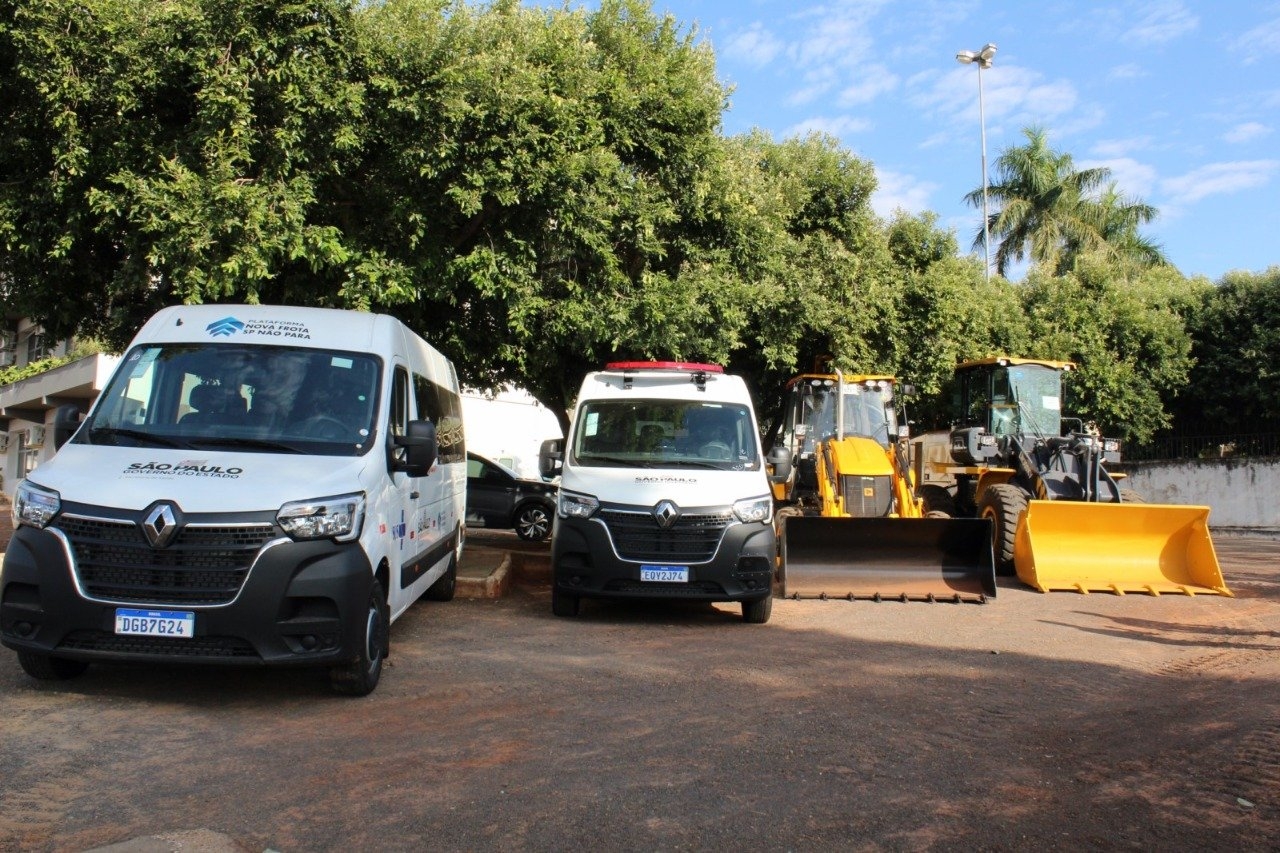 Governo na Área entrega veículos e maquinas a Tupi Paulista