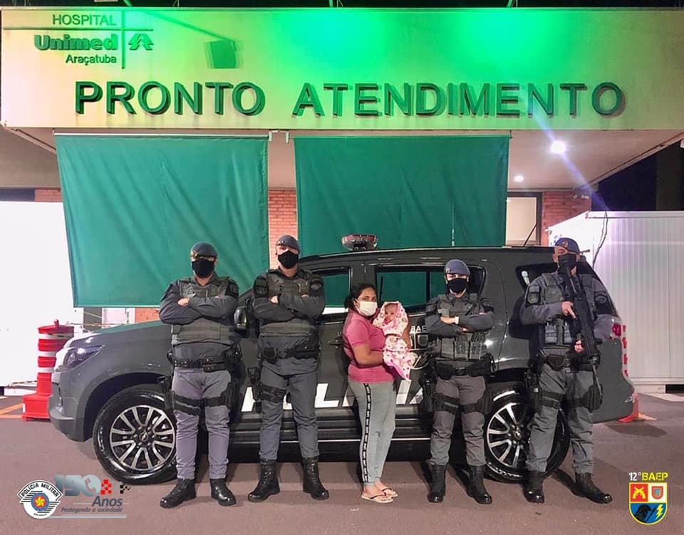 POLICIAIS DO 12° BAEP SALVAM BEBÊ ENGASGADA COM LEITE, EM ARAÇATUBA.