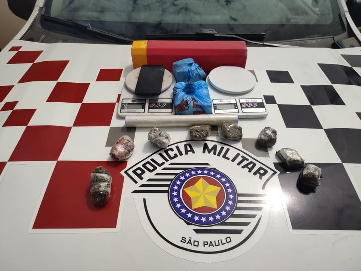 Força Tática de Andradina apreende menor com 0,695 kg de maconha e 02 balanças no bairro Benfica