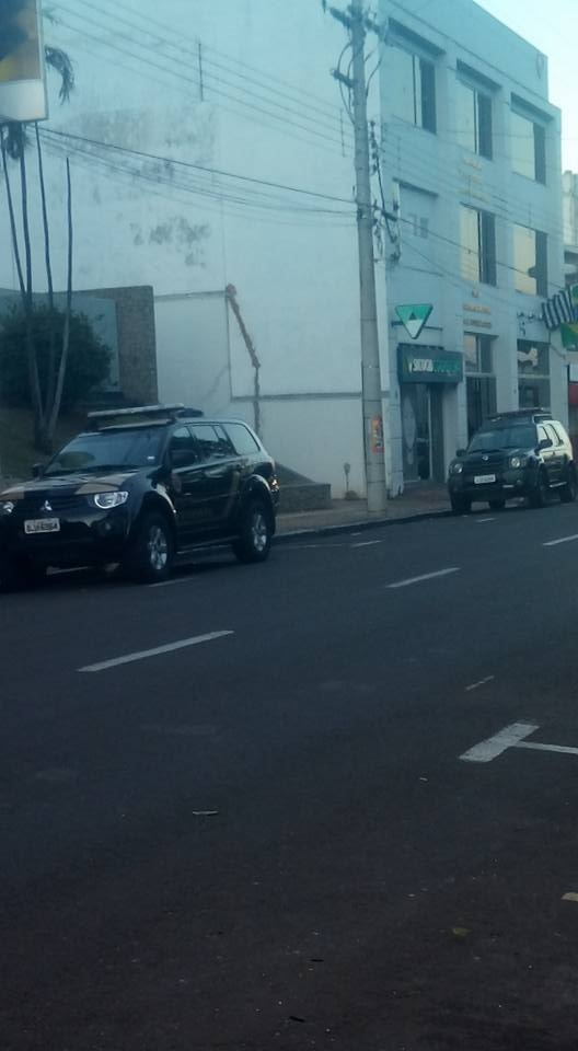 Força Tática de Três Lagoas cumpre mandado de prisão no bairro Vila Nova.