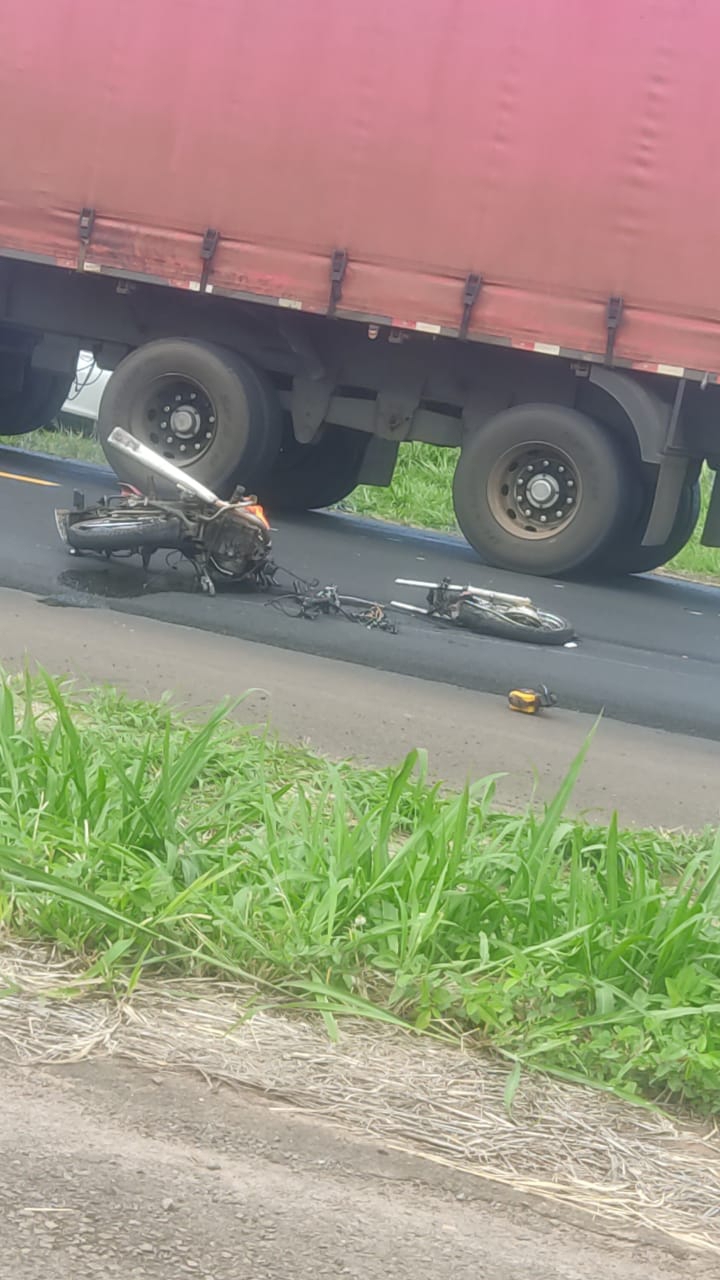 Homem de 53 anos morre após bater de frente com caminhão em Araçatuba
