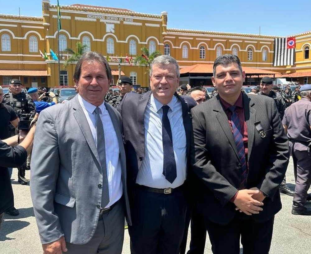 Secretário da SAP , coordenador da Croeste e diretor do CDP de Caiuá recebem medalha da ROTA