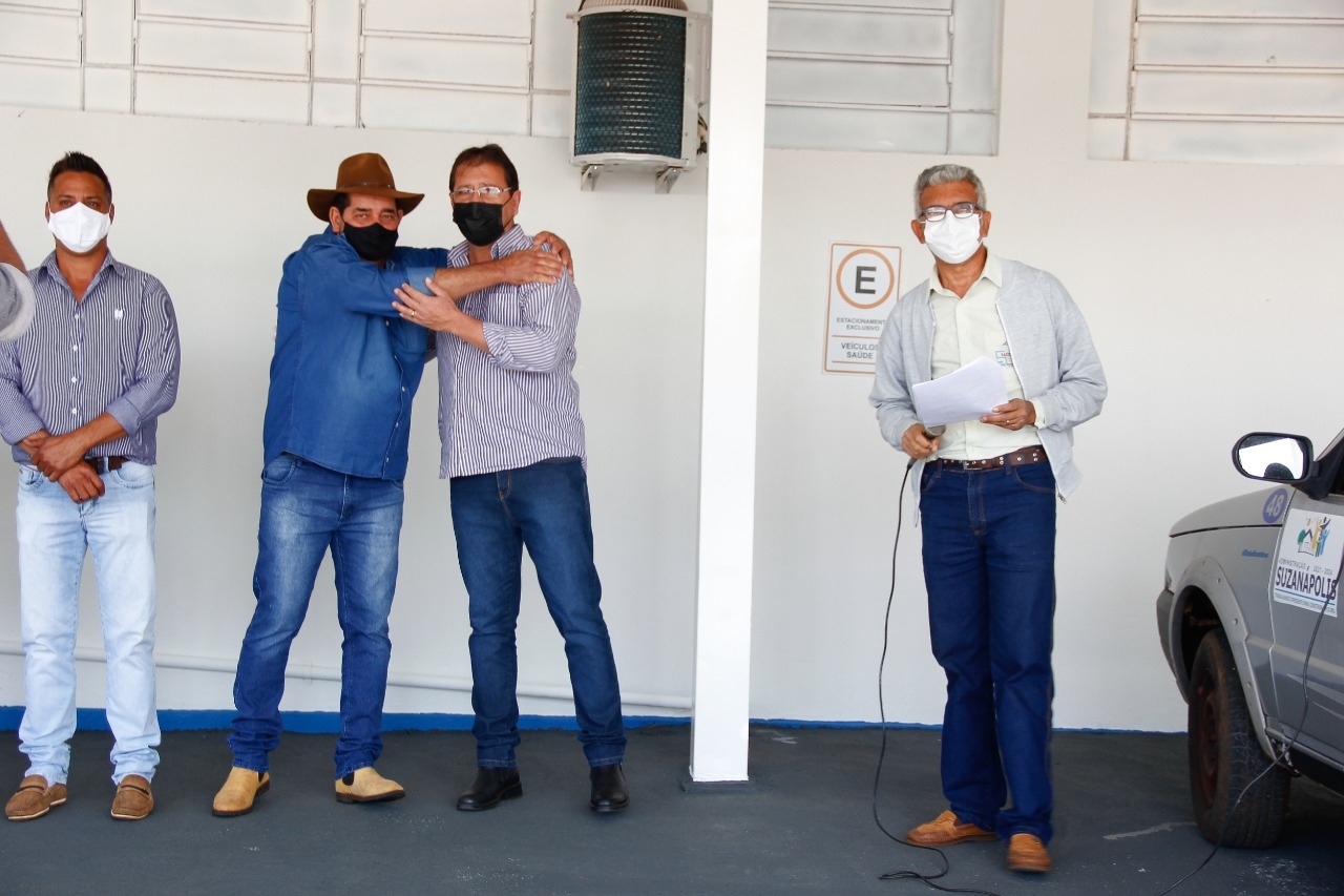 EM SUZANÁPOLIS PREFEITO E VICE-PREFEITO INAUGURAM NOVA GARAGEM PARA VEÍCULOS DA SAÚDE