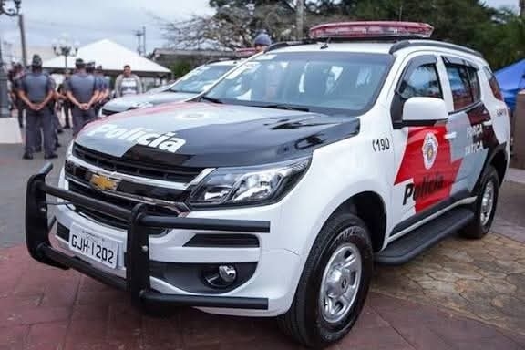 POLÍCIA MILITAR APREENDE ENTORPECENTE E AUTUA CONDUTOR POR DESOBEDIÊNCIA EM JUNQUEIRÓPOLIS