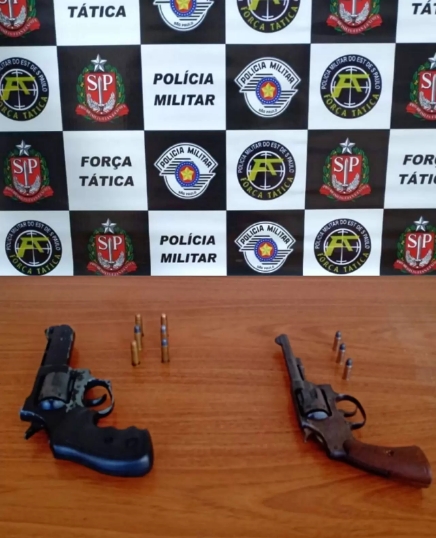 Força Tática apreende dois revólveres após denúncia em Araçatuba