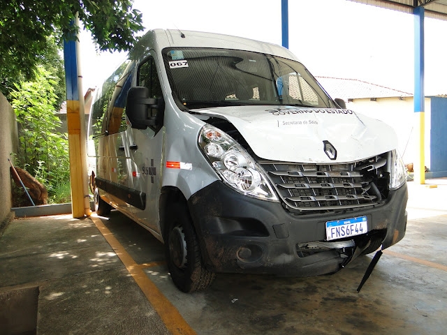 Van da Prefeitura de Guararapes se envolve em acidente e deixa quatro feridos em Bauru