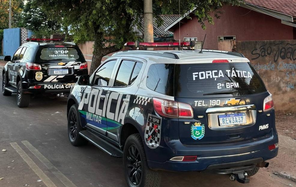 Polícia Militar e Polícia Civil prendem indivíduos armados e apreendem drogas e produtos furtados em Operação no bairro São João em Três Lagoas
