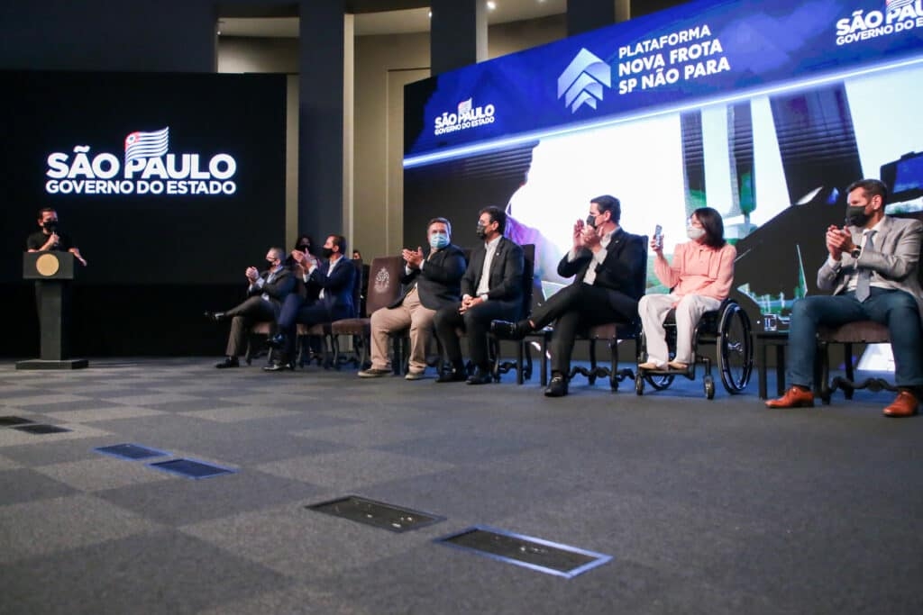 Prefeito de Valparaíso participou no Palácio dos Bandeirantes do lançamento "Nova Frota SP Não Para”