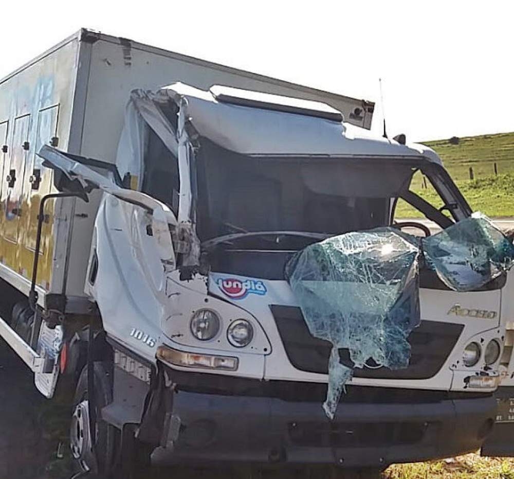 Passageiro de caminhão morre em colisão na Rodovia Marechal Rondon em Lavínia