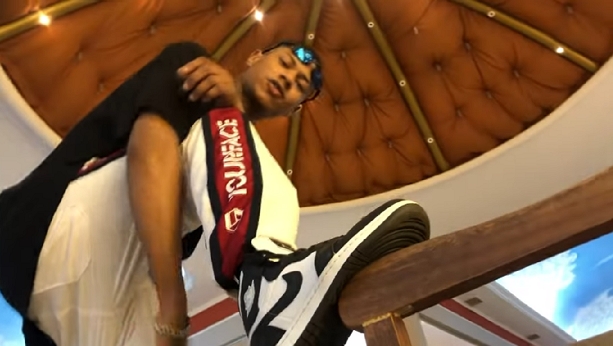 Andradinense Theuzs MC 99 lança novo videoclipe “Roupa de Grife”