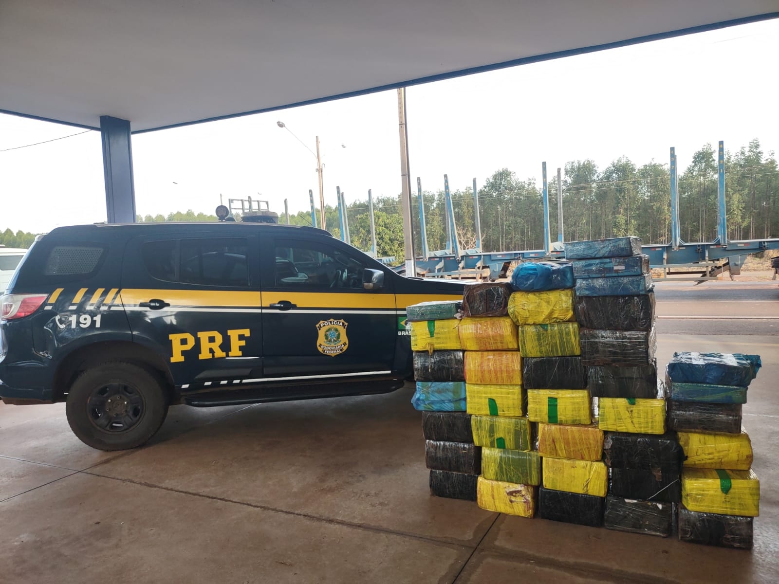 PRF apreende 756 kg de maconha em Três Lagoas neste domingo