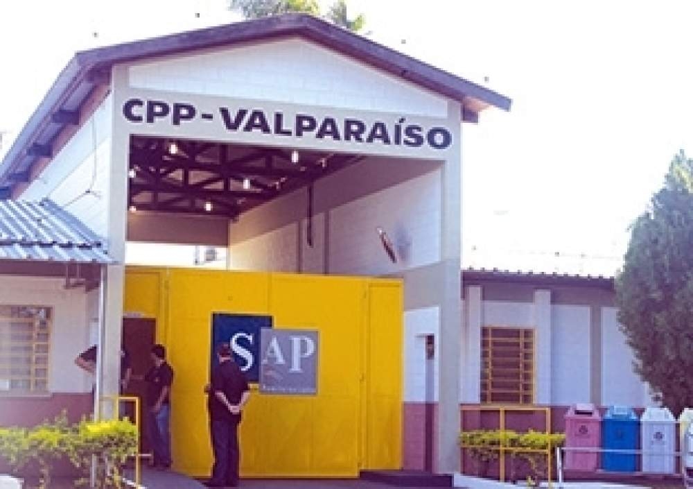 Policiais Penais do Centro Progressão Penitenciária de Valparaíso impedem visita de entrar com objeto estranho no corpo
