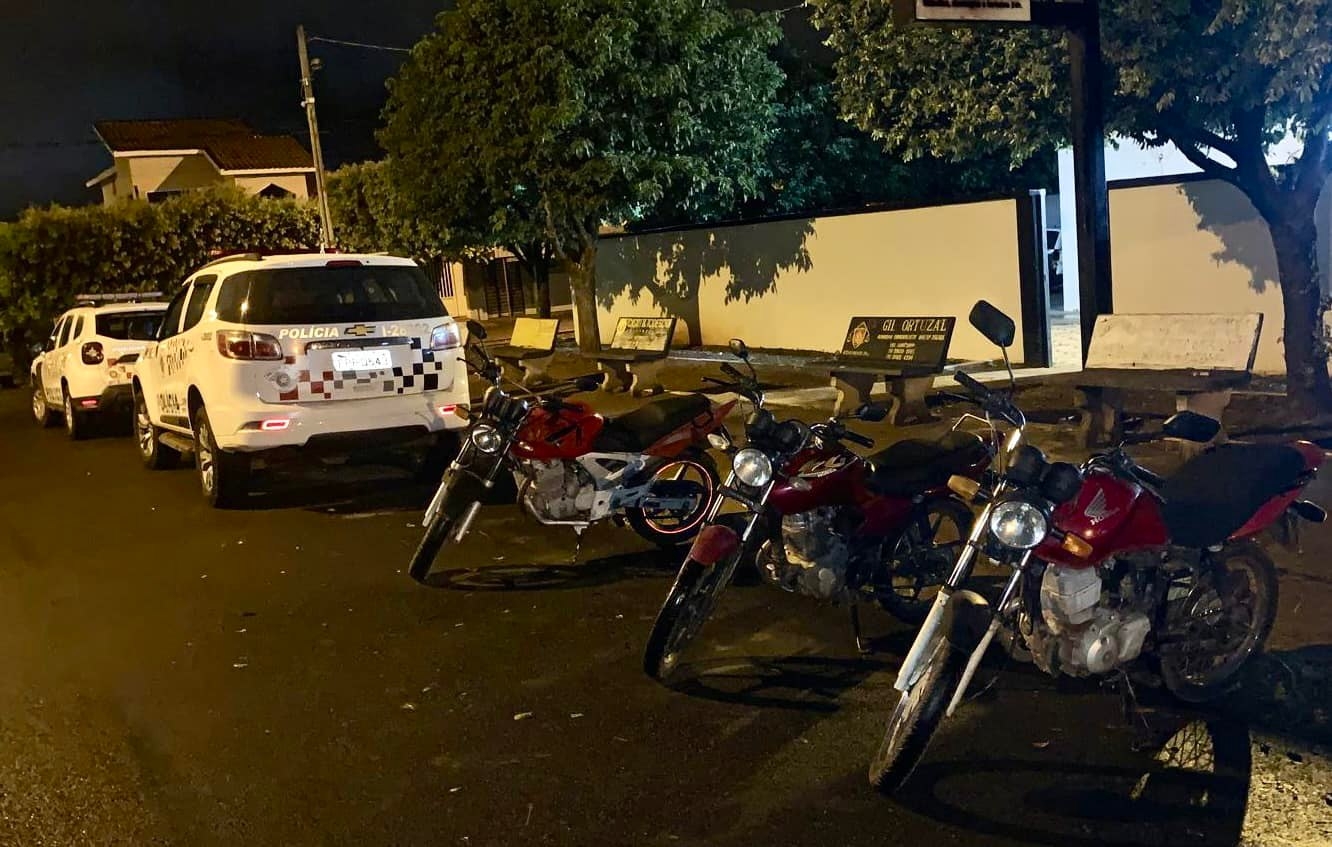 Rádio Patrulha localiza 03 motos furtadas próximo do Clube da ADPM na zona rural de Andradina
