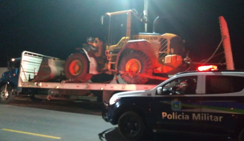 Em Bataguassu, Polícia Militar recupera máquina pá carregadeira roubada horas antes de uma fazenda no município de Brasilândia