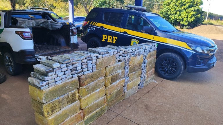 Polícia Rodoviária Federal de Três Lagoas apreende mais de 700 kg de maconha e recupera veículo na BR 158