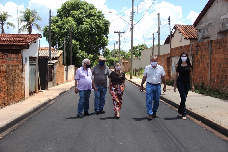 Em Andradina Rua Santa Maria no Bairro Barbarotto ganha asfalto