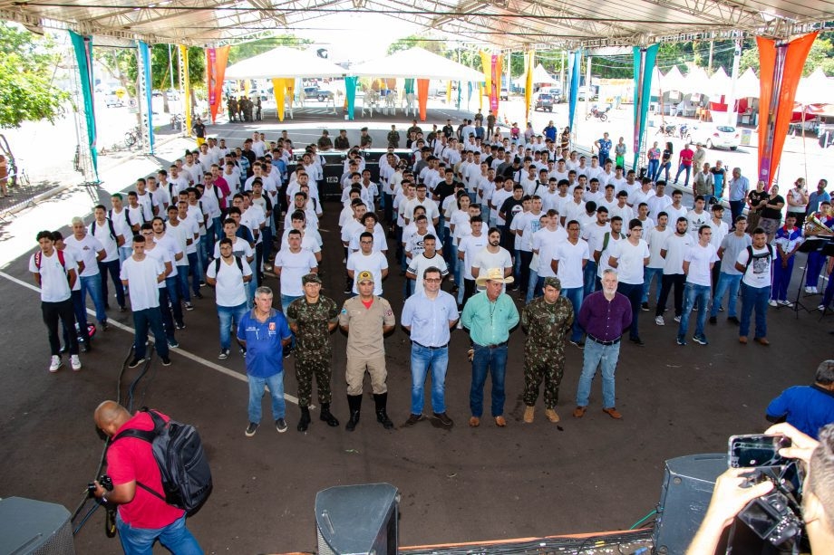 Prefeito Angelo Guerreiro participa do Juramento à Bandeira da Junta Militar de Três Lagoas