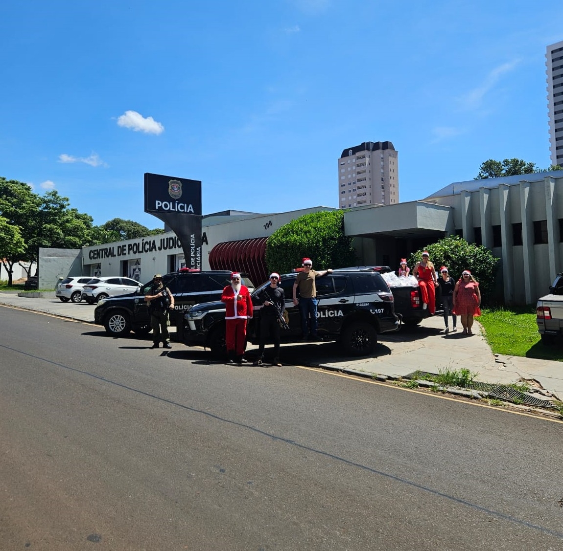 POLÍCIA CIVIL EFETUA A ENTREGA DE PRESENTES DA CAMPANHA “NATAL SOLIDÁRIO” EM ASSIS