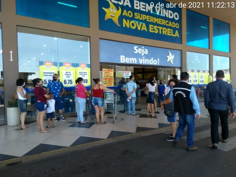 Em Andradina supermercado é notificado por não organizar filas nem tomar providências contra a covid