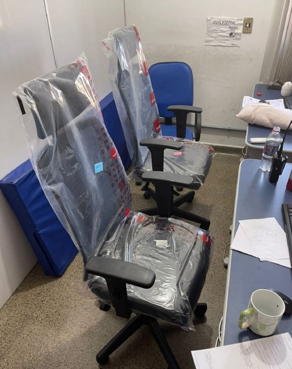 Em Três Lagoas Serviço de Regulação Médica vive abandono: funcionários fazem vaquinha para comprar cadeiras enquanto telefone do SAMU segue com falhas
