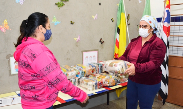 Prefeitura de Birigui distribui 501 Kits Merenda Escolar para alunos dos berçários das creches