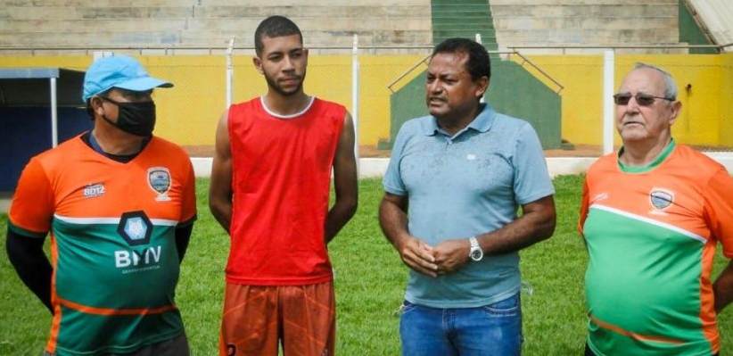 Atleta três-lagoense selecionado pelo Criciúma Esporte Clube é homenageado