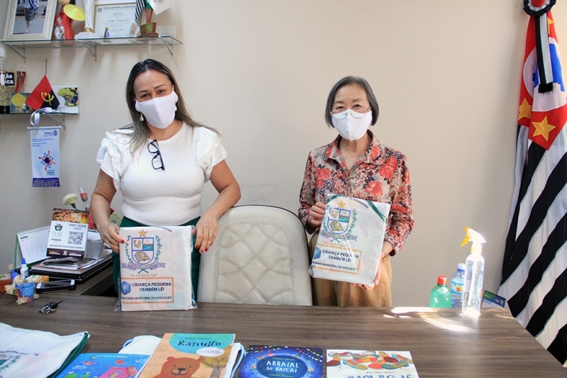 Projeto “Criança Pequena também Lê” entrega kits com 8 livros em Andradina
