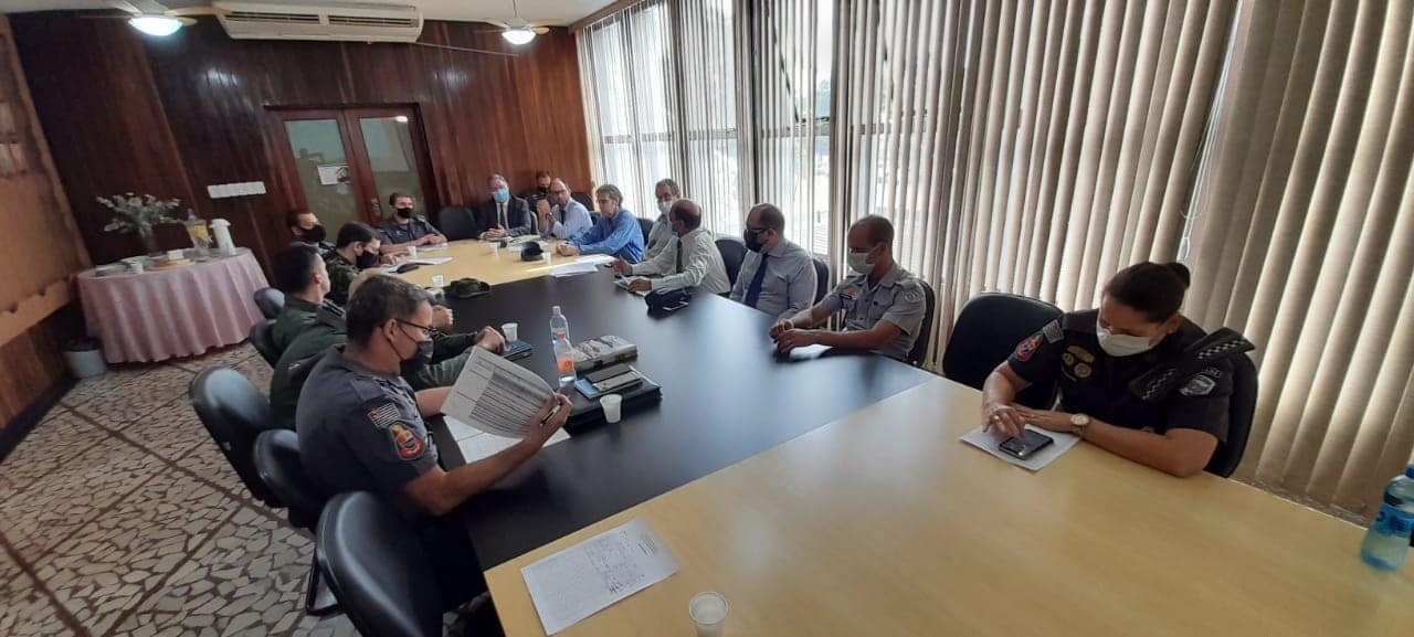 A comandante do Batalhão de Araçatuba e o delegado Seccional de Araçatuba participaram de reunião no CPI 10 de Araçatuba