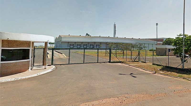 Governo de Andradina utiliza máquinas e veículos públicos em obra particular